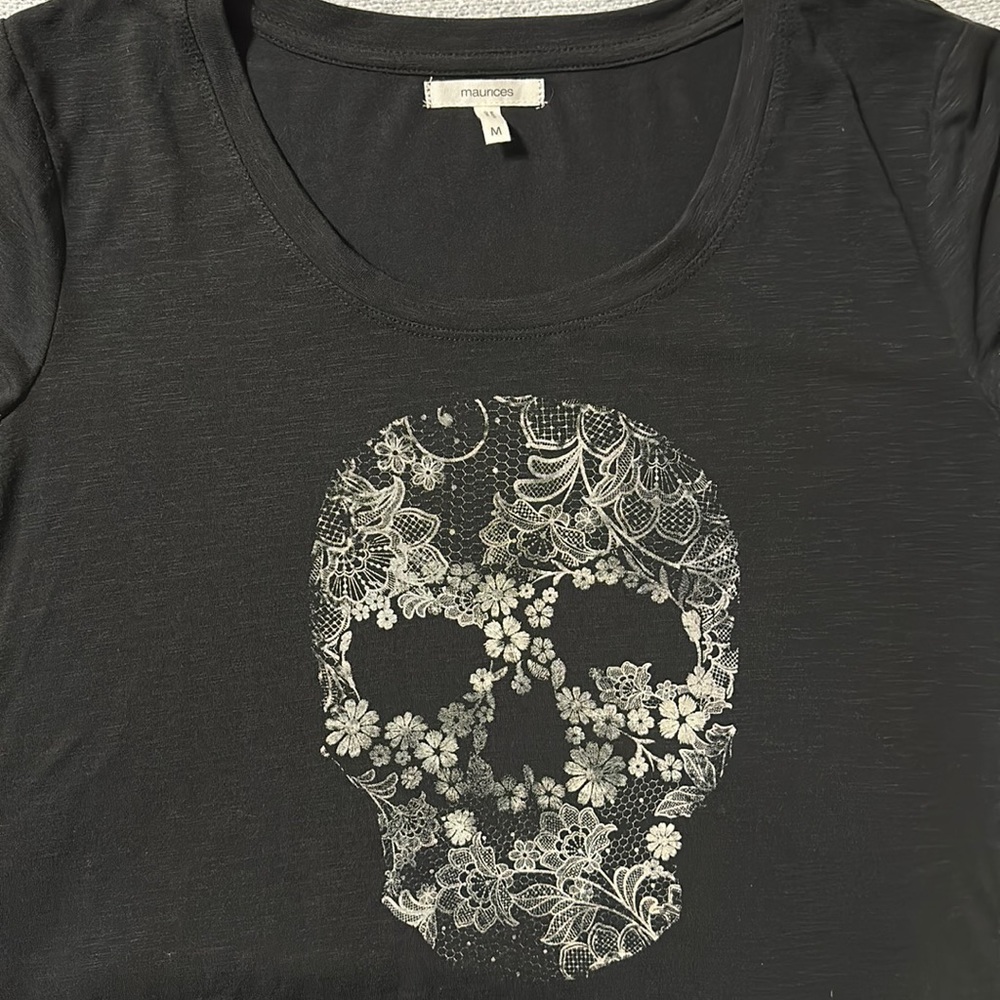 Short sleeve black skull iron-on thin shirt, never worn